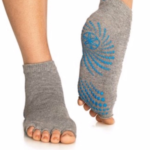 GAIAM toeless yoga socks - Picture 1 of 4